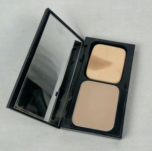 Bobbi Brown Cool Beige Illuminating Foundation